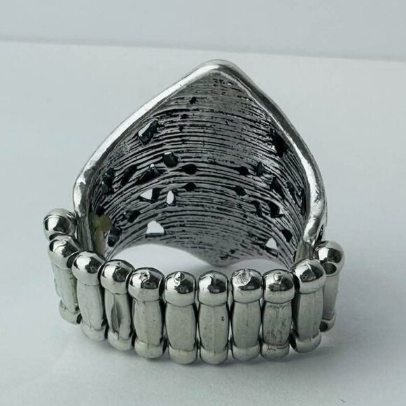 Paparazzi Silver Pearl Cluster Ring – Adjustable Stretch Band - Picture 5 of 5